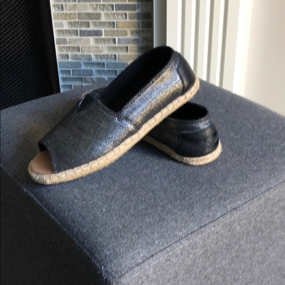 Toms Peep Toe metallic and leather flat